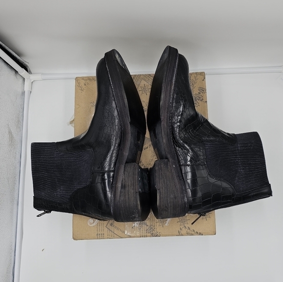 Free People Chelsea Boots Croc Embossed Leather Black Sz 39.5 (8.5) - Picture 10 of 12